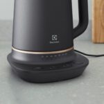 Czajnik ELECTROLUX E7K1-6BP z regulacją temperatury