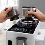 Ekspres DELONGHI Rivelia EXAM 440.55.W Kawa mrożona (2 wymienne zbiorniki kawy)