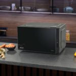 Kuchenka mikrofalowa HISENSE H25MOBS4HGI 900W średnica 28.5 cm pojemność 25L Technologia Inverter Rozmrażanie Czarny