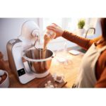 Robot kuchenny planetarny BOSCH MUM5XW20 1000W z wbudowaną wagą, rozdrabniaczem i blenderem kielichowym